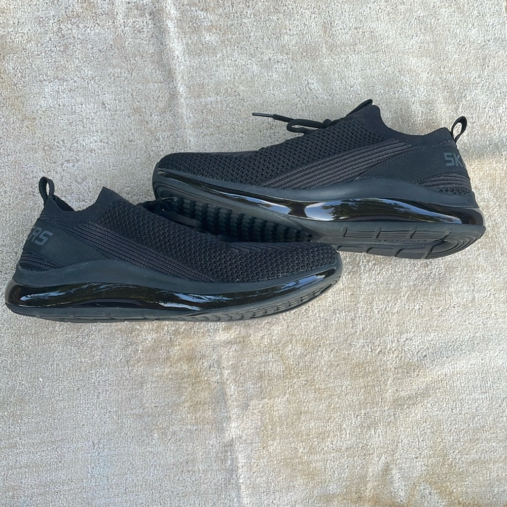 Mens skechers tennis shoe